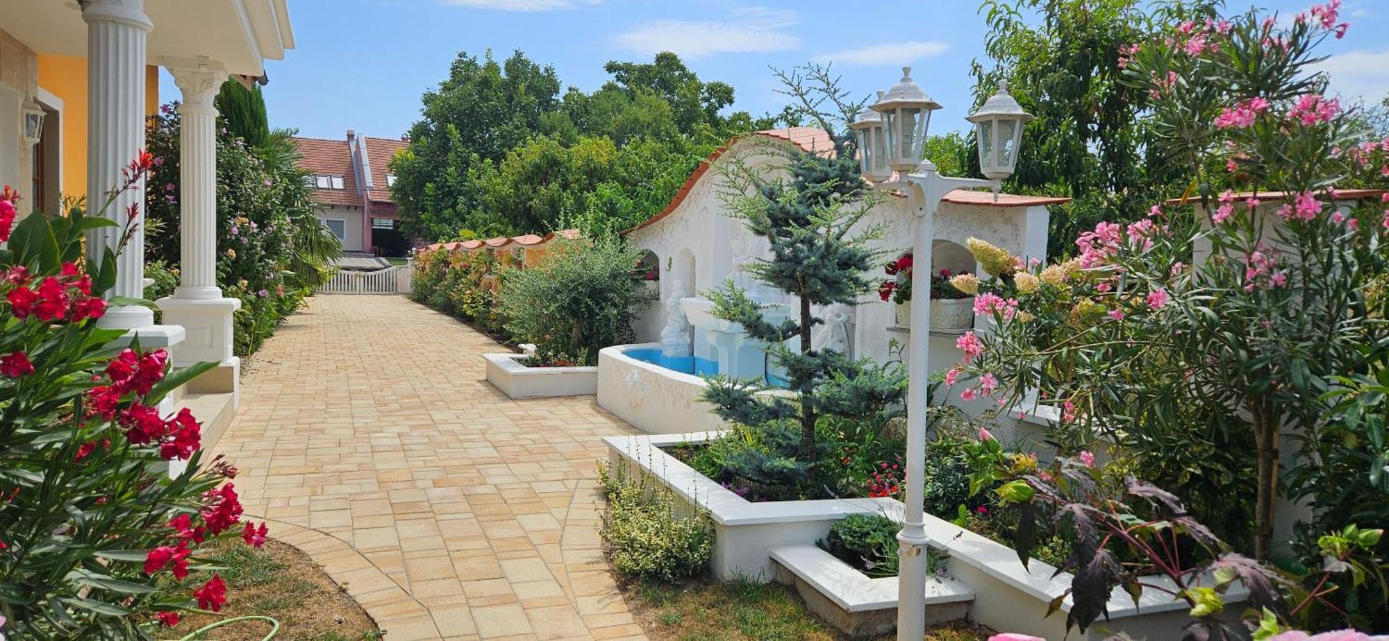 Paradise-Garden-Zamárdi Buitenkant foto