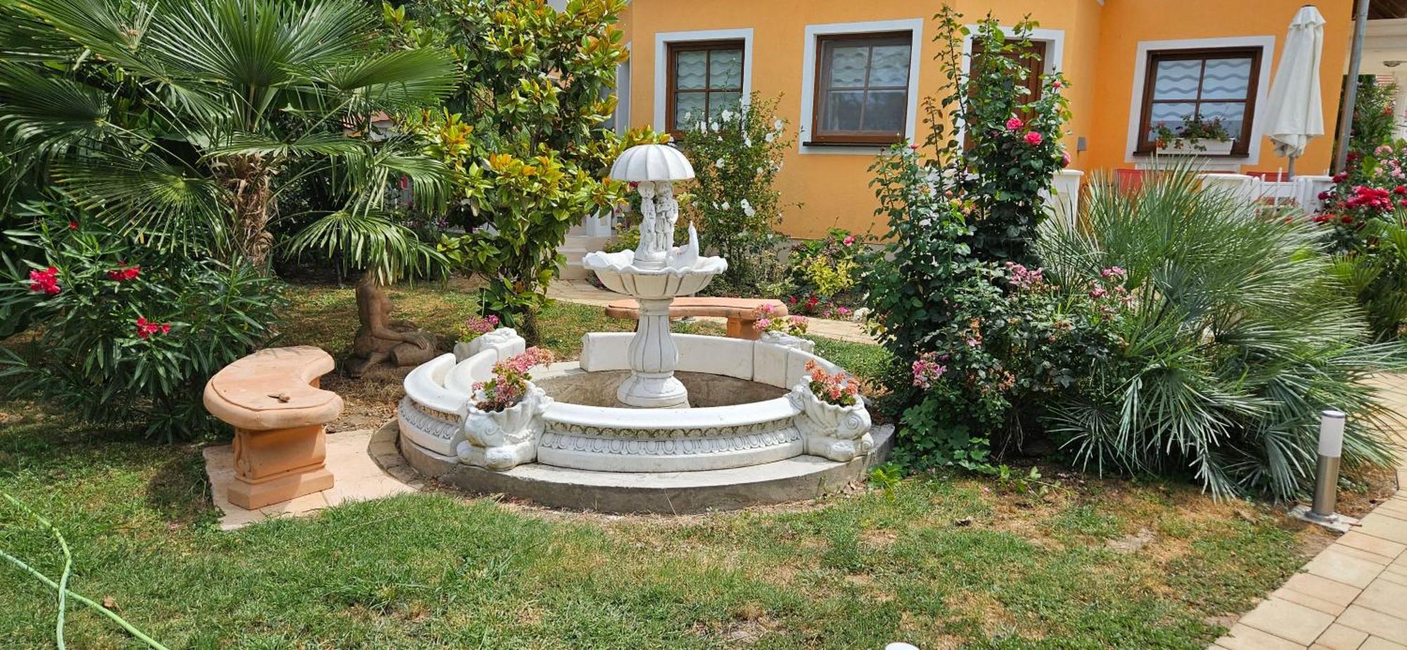 Paradise-Garden-Zamárdi Buitenkant foto